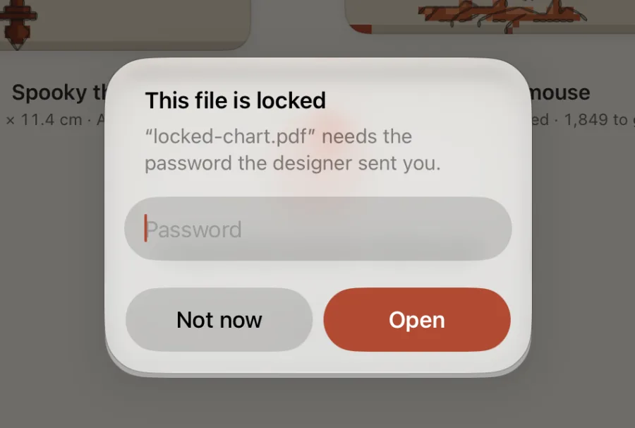 L’avviso «This file is locked», che chiede la password inviata dalla designer.